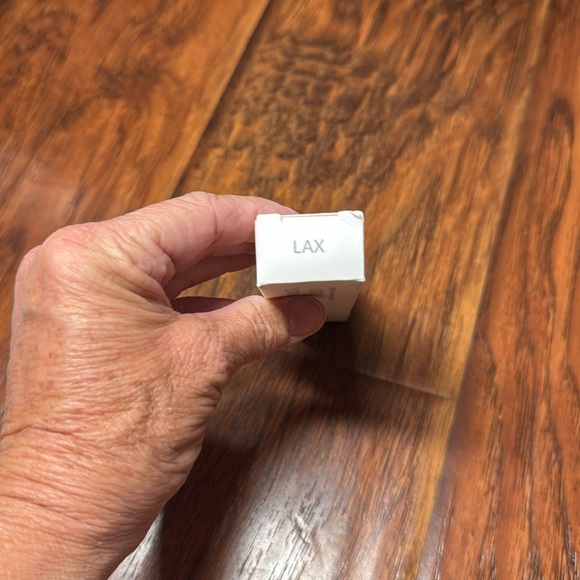 Floss Lip Gloss in Peach. LAX. New in box matte - Picture 2 of 3